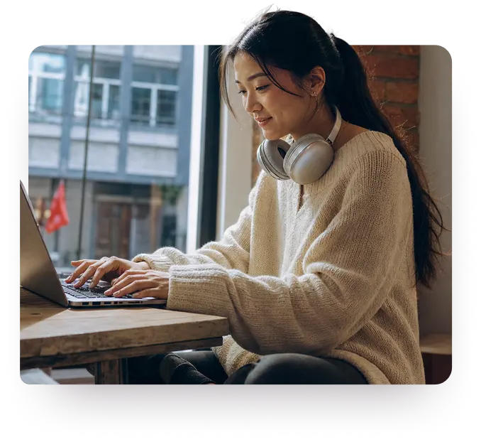 A OneForma expert working on a OneForma project